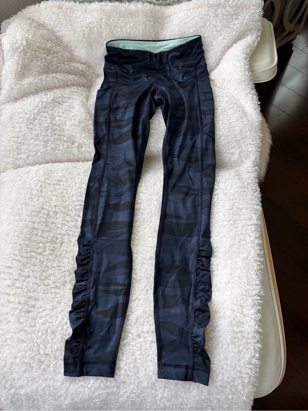 lululemon athletica Black and Blue Ruched-Side High-Rise Leggings